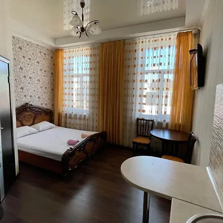 -біля вокзалу-недалеко від центру-городоцька 151 Apartment *