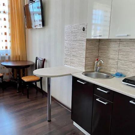 -біля вокзалу-недалеко від центру-городоцька 151 Apartment